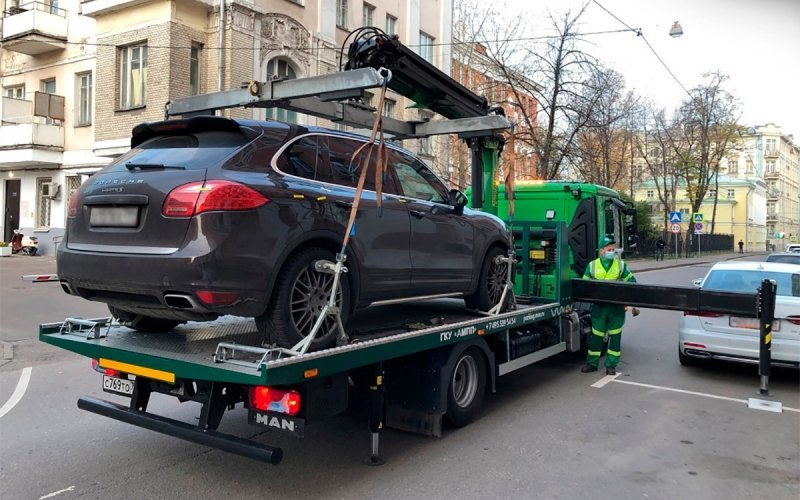 
            В Москве приставы забрали у водителя Porsche за штрафы на ₽687 тыс.
        