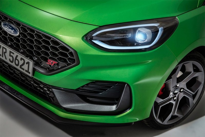 
            Ford представил обновленный хэтчбек Fiesta
        