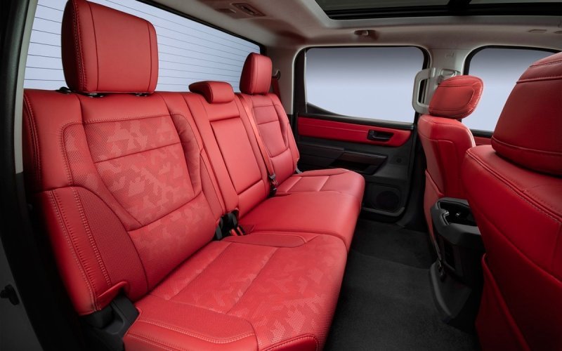 
            Toyota представила новый пикап на платформе Land Cruiser 300
        