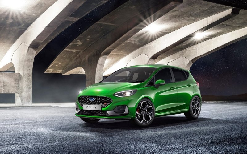 
            Ford представил обновленный хэтчбек Fiesta
        
