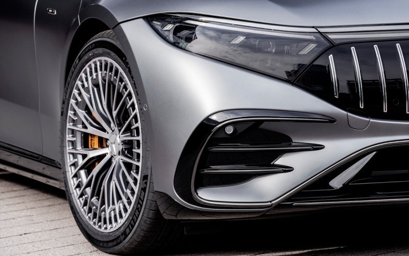 
            Флагманский электрокар Mercedes получил 761-сильную версию
        