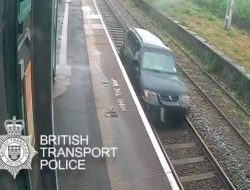 Британец на внедорожнике прокатился по ЖД-колее и попал в тюрьму. Видео