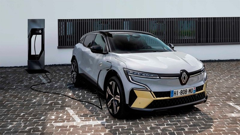 
            Renault выпустила серийную версию кроссовера Megane
        