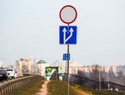 На российских дорогах появятся новые запрещающие знаки