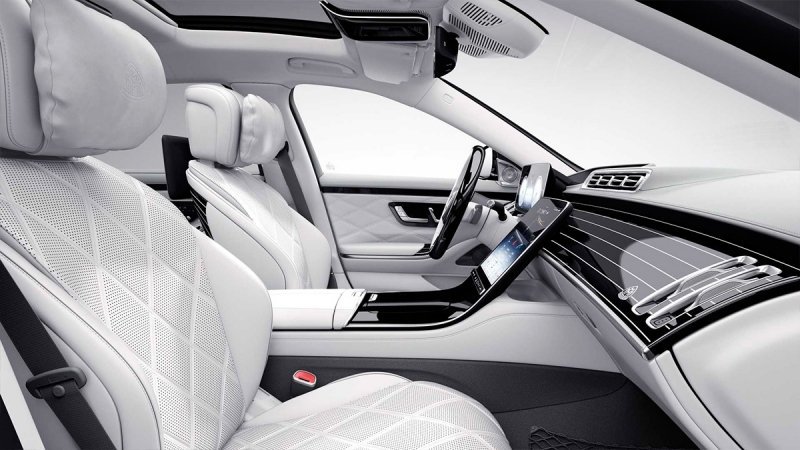 
            Maybach отметил 100-летие выпуском роскошного S-Class в мотором V12
        