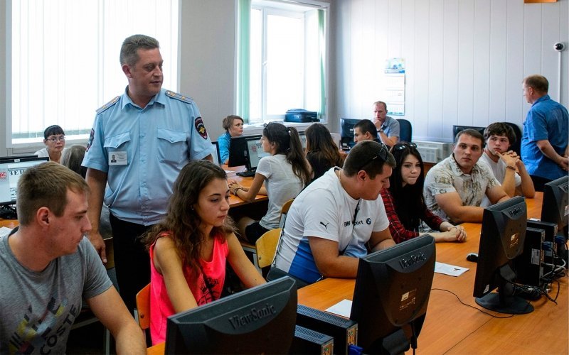 
            ПДД предложили включить в ЕГЭ. Зачем и когда это произойдет
        