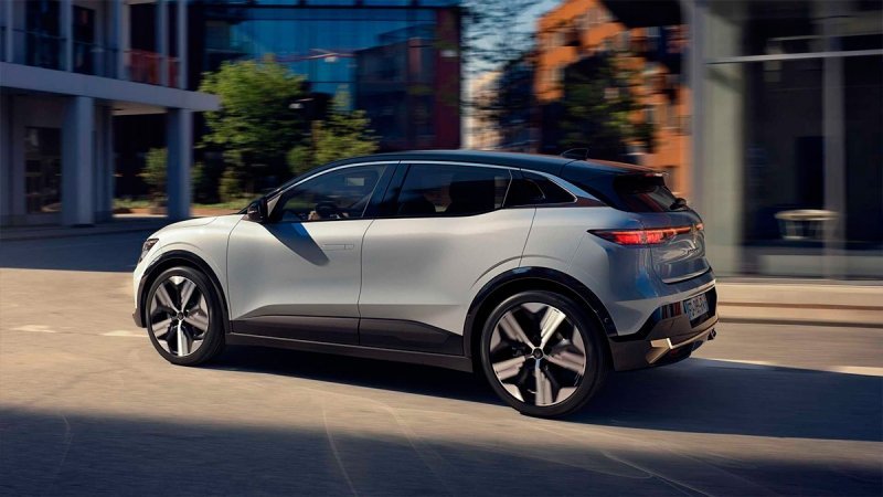 
            Renault выпустила серийную версию кроссовера Megane
        