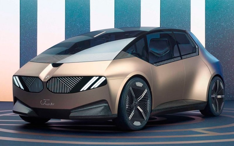 
            BMW показала электрокар из вторсырья. Фото
        