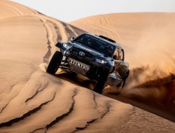 Toyota представила гоночный внедорожник с мотором от Land Cruiser 300