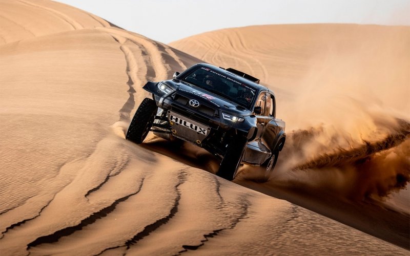 
            Toyota представила гоночный внедорожник с мотором от Land Cruiser 300
        