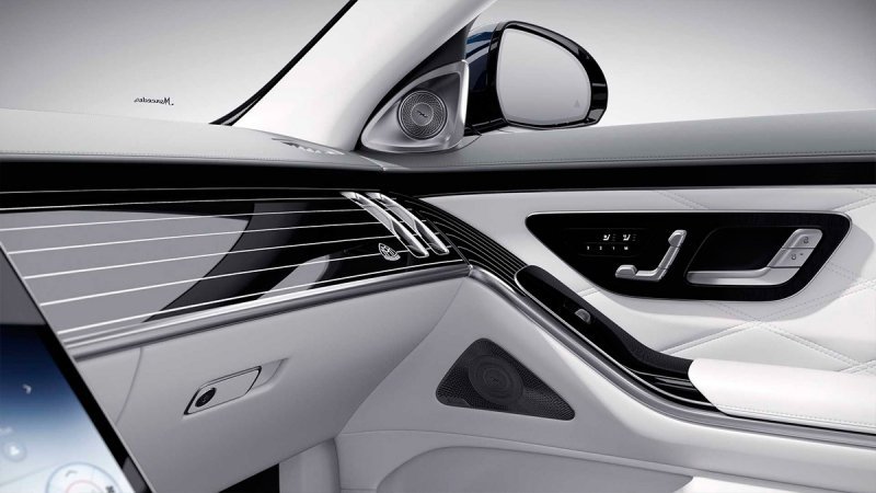 
            Maybach отметил 100-летие выпуском роскошного S-Class в мотором V12
        