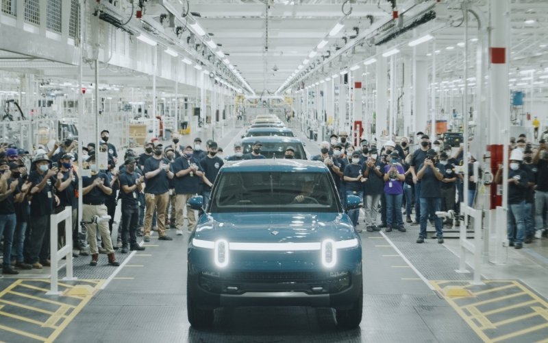 
            Конкурента Tesla Cybertruck отправили на конвейер. До «сотки» — 3 секунды
        