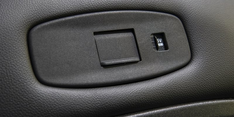 
            Бадди-муви. Тест-драйв Defender и Jeep Wrangler на танковом полигоне
        