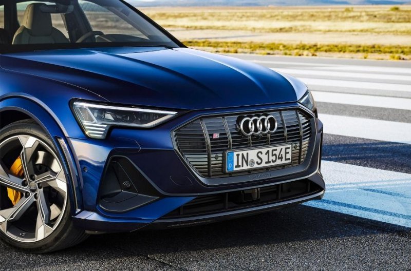 Audi назвала рублевые цены «заряженных» электрокаров e-tron S