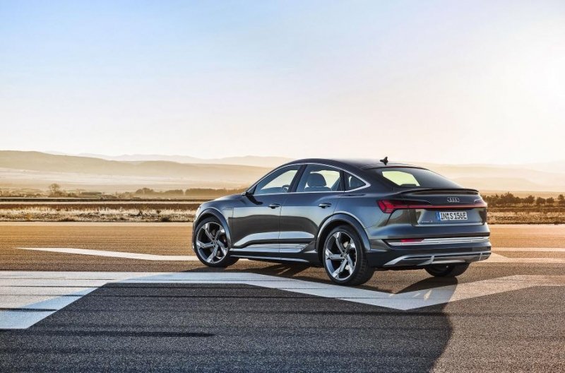 Audi назвала рублевые цены «заряженных» электрокаров e-tron S