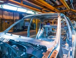 АвтоВАЗ снова остановил производство Lada Niva из-за нехватки комплектующих