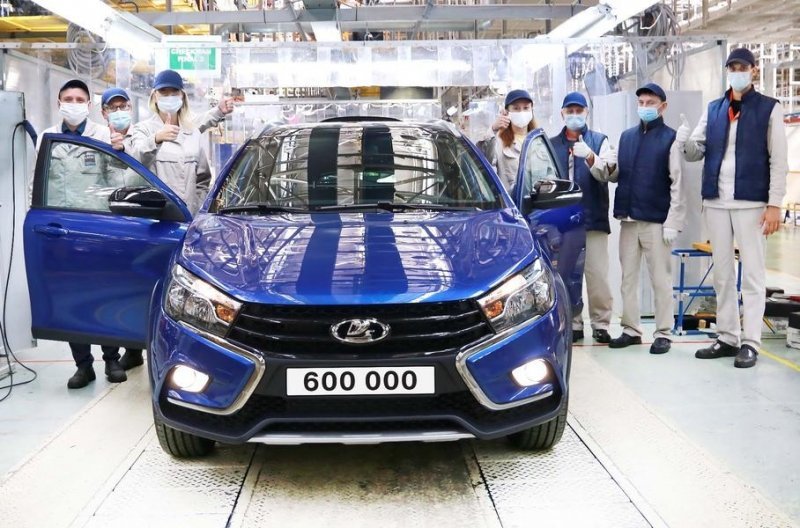 АвтоВАЗ собрал юбилейный экземпляр Lada Vesta. Его продадут не в России