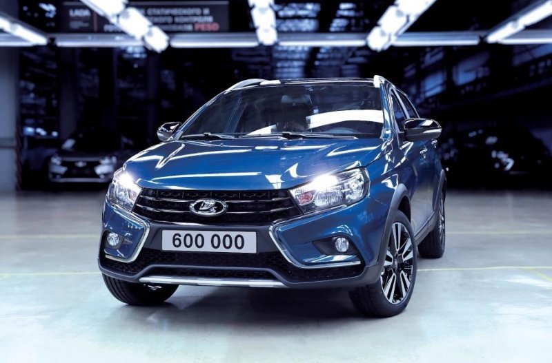 АвтоВАЗ собрал юбилейный экземпляр Lada Vesta. Его продадут не в России