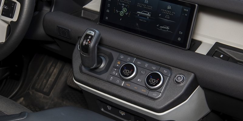 
            Бадди-муви. Тест-драйв Defender и Jeep Wrangler на танковом полигоне
        