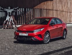 Kia назвала российские цены на обновленный Cerato