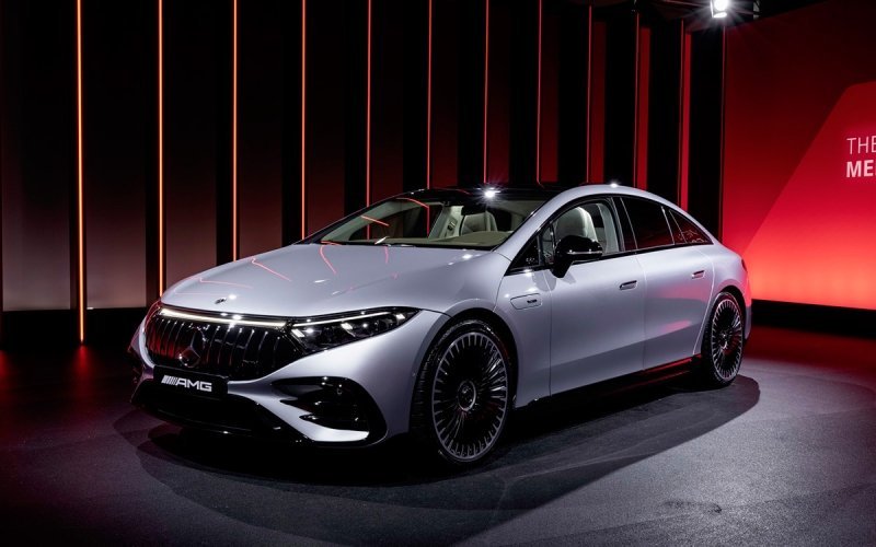 
            Флагманский электрокар Mercedes получил 761-сильную версию
        