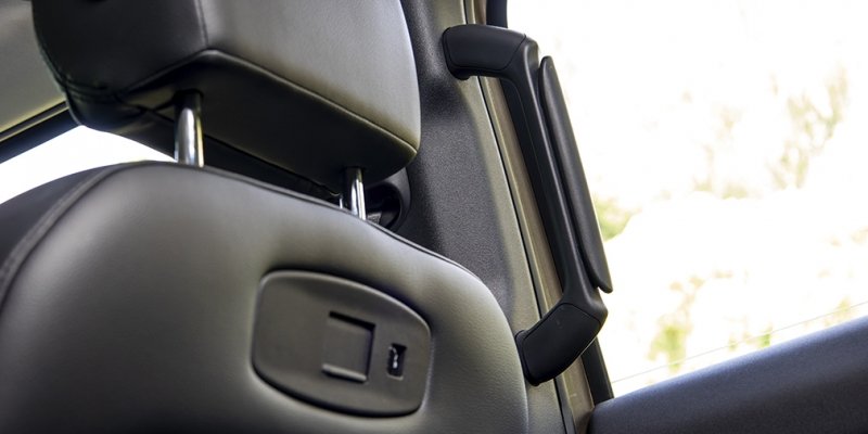 
            Бадди-муви. Тест-драйв Defender и Jeep Wrangler на танковом полигоне
        