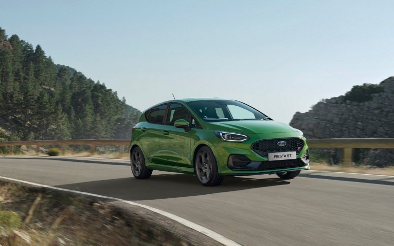 
            Ford представил обновленный хэтчбек Fiesta
        