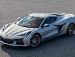 Для Chevrolet Corvette готовят новую версию: первая фотография