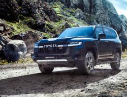 До России добрался Toyota Land Cruiser 300 GR Sport: известны цены