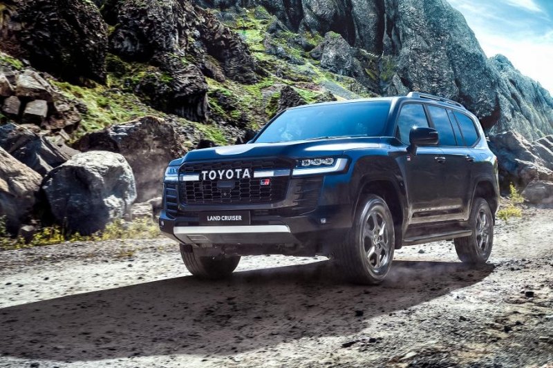 До России добрался Toyota Land Cruiser 300 GR Sport: известны цены