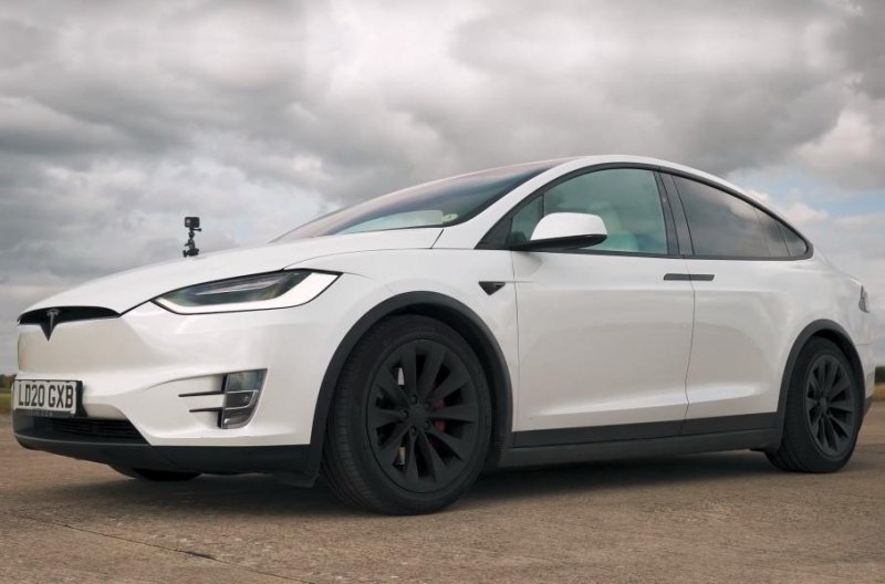 Дрэг-гонка: Cayenne Turbo GT против Lambo, BMW, Jeep и Tesla
