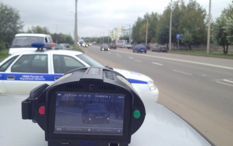 
            В ГИБДД показали, как выглядит радар в патрульной машине
        