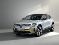 Электрокроссовер Renault Megane отличился эффектным интерьером
