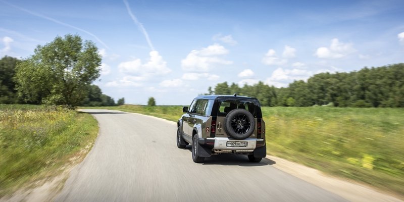 
            Бадди-муви. Тест-драйв Defender и Jeep Wrangler на танковом полигоне
        