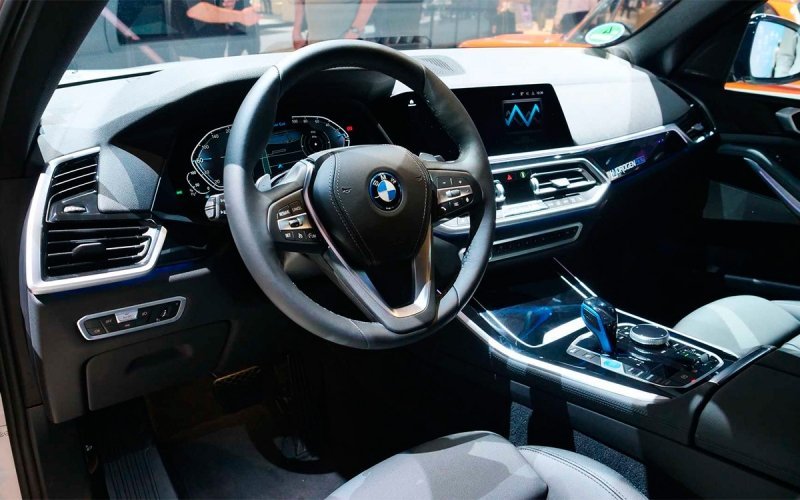 
            От дешевого VW до нового «Гелика»: 10 главных новинок Мюнхена
        