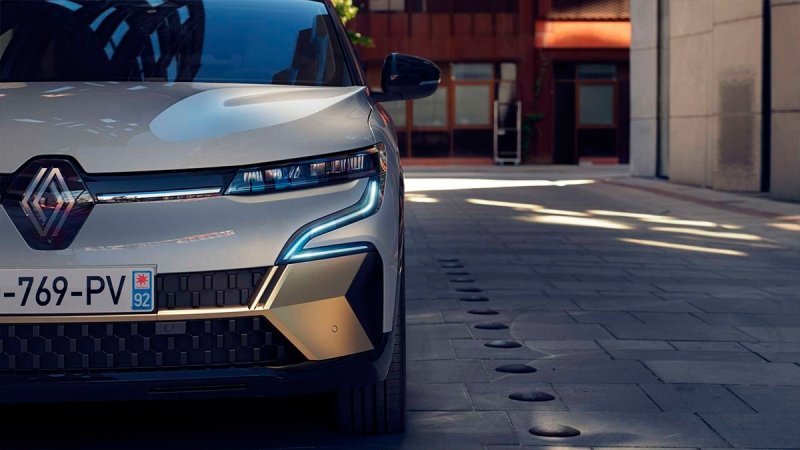 
            Renault выпустила серийную версию кроссовера Megane
        