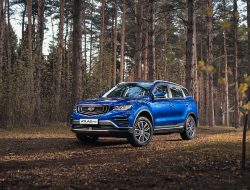 К дилерам прибыли кроссоверы Geely Atlas Pro в трех комплектациях