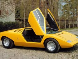 Lamborghini воскресит самый первый Countach