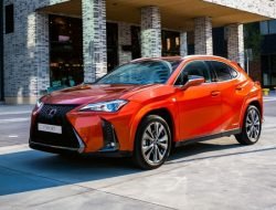 Lexus улучшил кроссовер UX для России