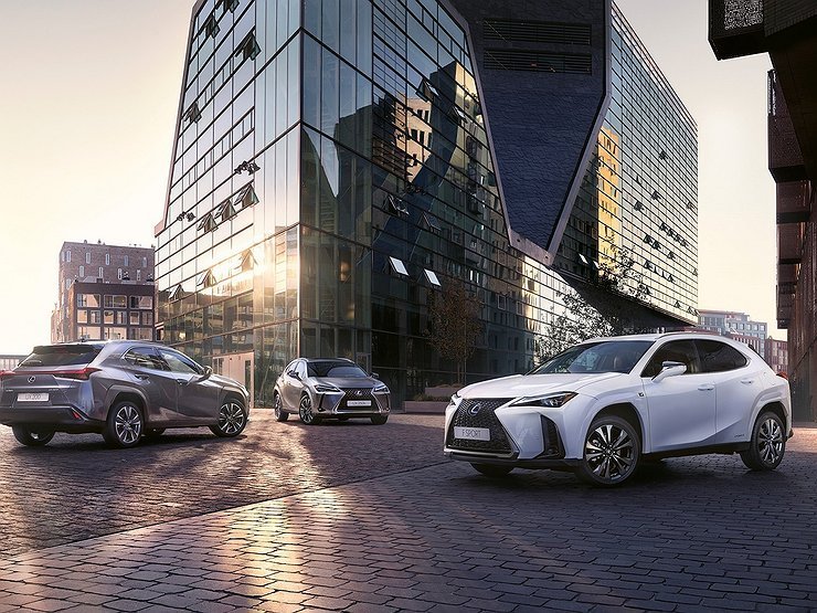 Lexus UX получил обновленный дизайн и не только