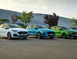 Матричные фары и более тяговитая ST-версия: Ford представил обновленную Fiesta