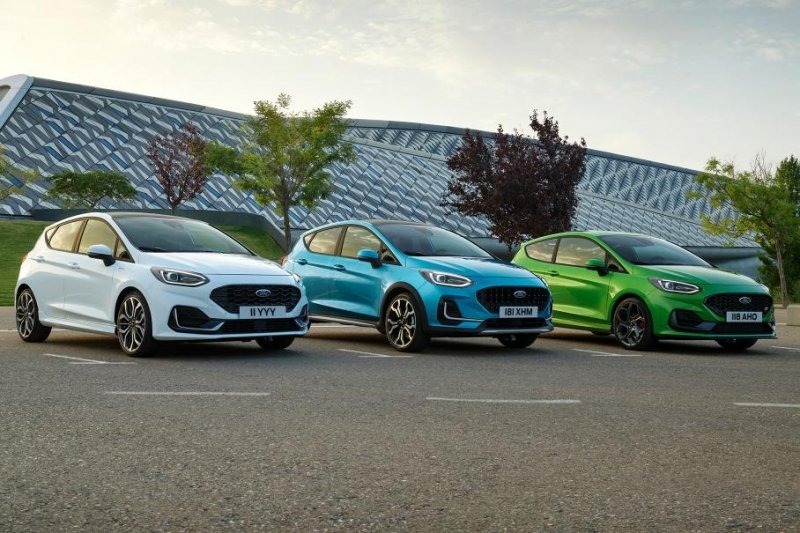 Матричные фары и более тяговитая ST-версия: Ford представил обновленную Fiesta