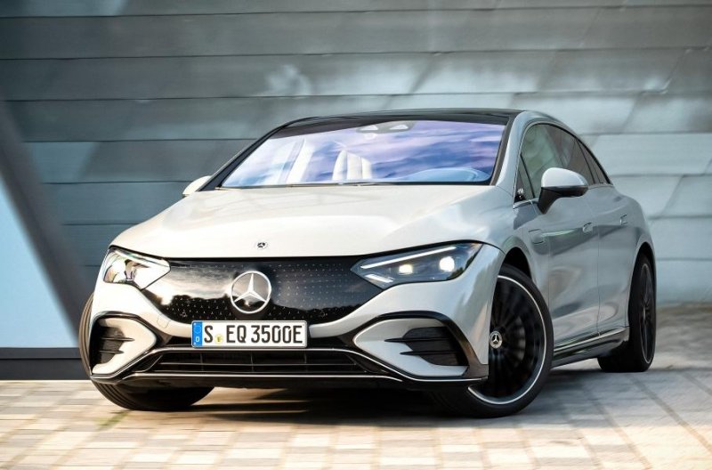 Mercedes-Benz привезет в Россию два электрокара