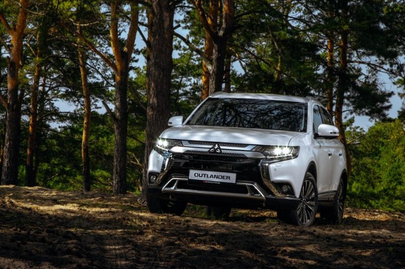 Mitsubishi изменила цены в России. Одна модель подешевела