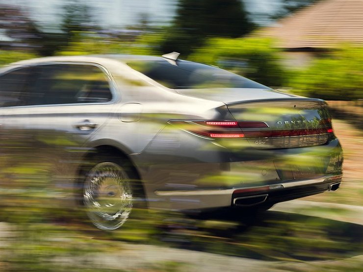 Названы сроки появления в России нового Genesis G90