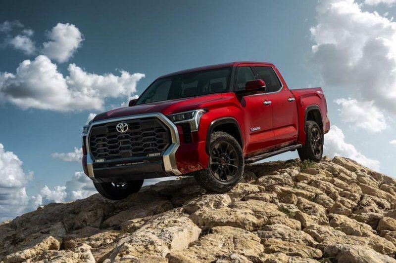 Новая Toyota Tundra, обновлённый Ford Expedition и автопилот Aurus: главное за неделю