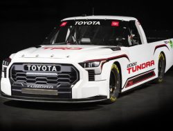 Новую Toyota Tundra превратили в гоночный болид