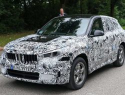 Новый кроссовер BMW X1 вышел на испытания