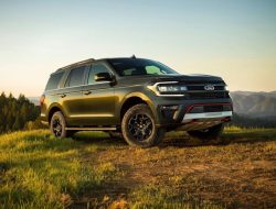 Обновленный Ford Expedition: 440 сил и новая внедорожная версия