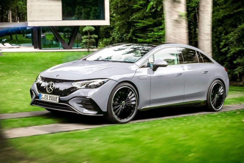 Первый Mercedes-AMG на электричестве, BMW из вторсырья и электроседан Mercedes-Benz EQE: главное за неделю